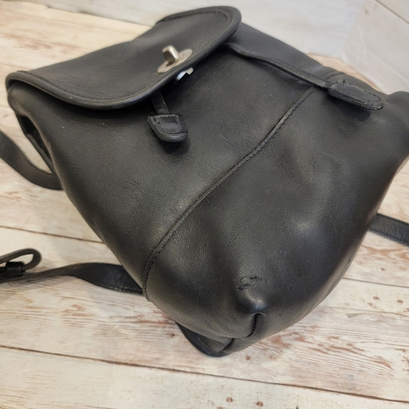 Coach legacy vintage backpack in black glove leather - Picture 8 of 16